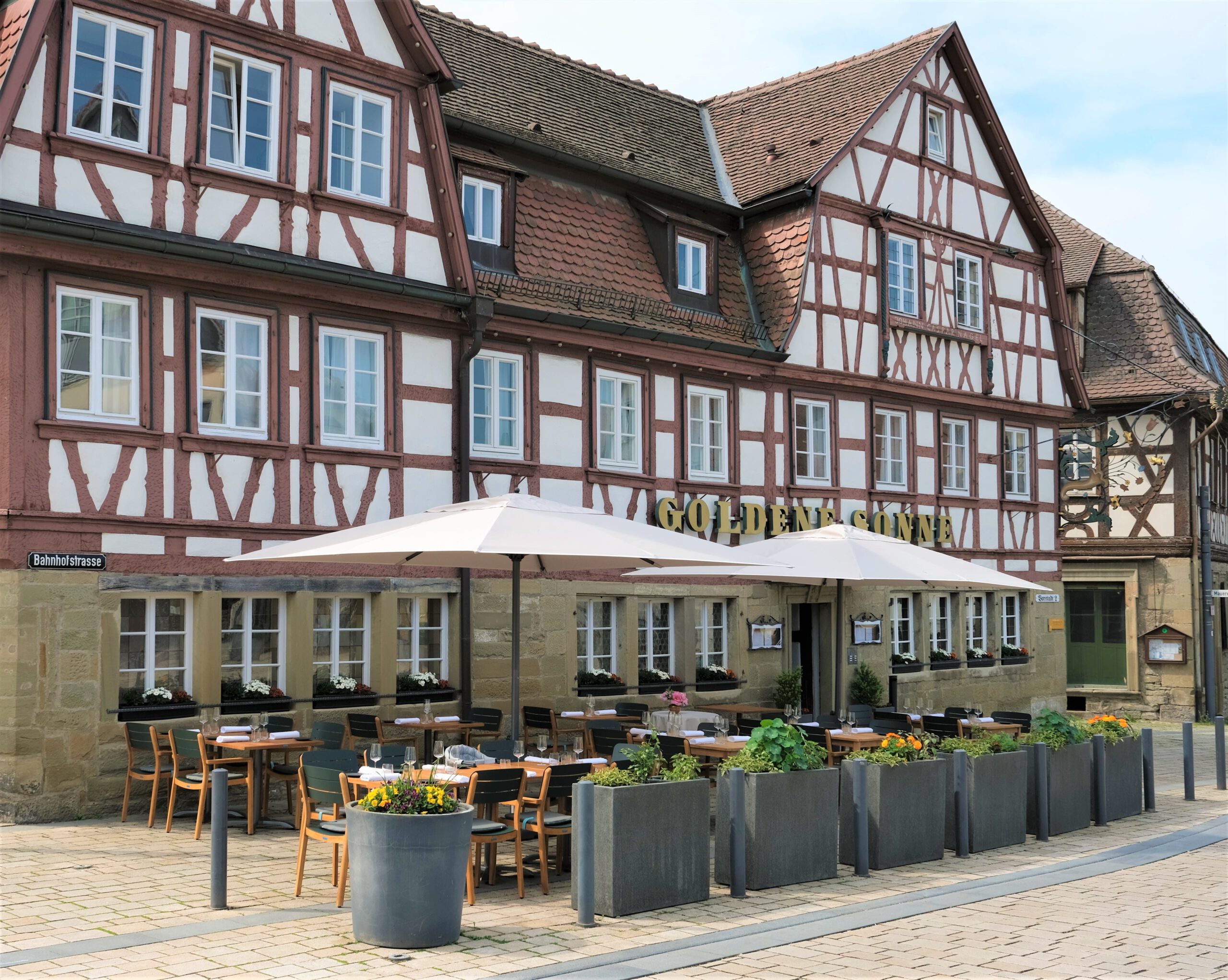 Terrasse der Goldenen Sonne